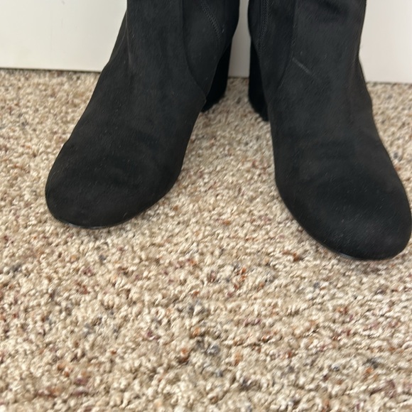 Sam Edelman Over the Knee Low (1-1.9 in) Heel Height Boots  Sam Edelman over the knee suede boots. Black size 7